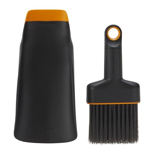 Fiskars Planting Soil Scoop & Brush Set, Dual-Sided Tool for Indoor Digging & Cleanup, Narrow Rigid End & Flexible Dustpan for Potting, Soft Bristles Sweep Debris, Recycled Plastic