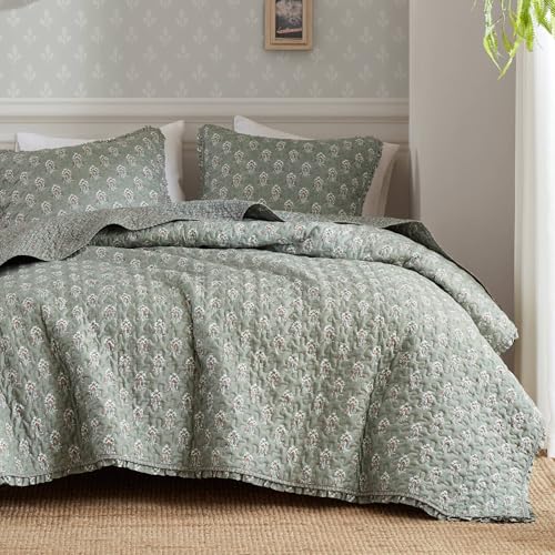 Madison Park Vintage Floral Quilt Set Queen Size, Reversible Bedding & Lightweight Bedspread Set, Traditional Block Print Coverlets with Ruffled Edge, 3-Piece with 2 Shams, Sage Green
